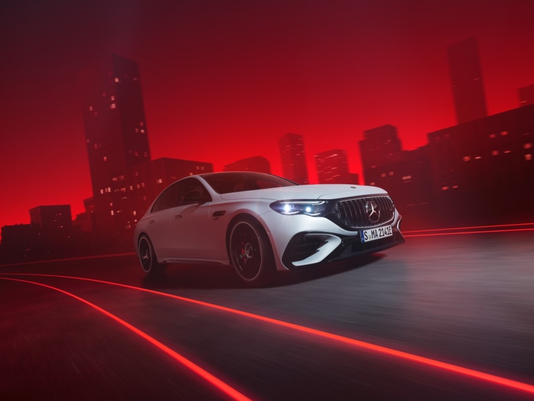 史上首款 E-Class 插電式油電複合性能房車
